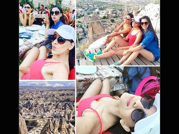 Smriti Relaxing With Buddies! Smriti Relaxing With Buddies!