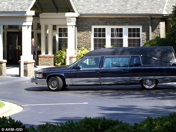 Bobbi Kristina Brown's Family Losing Hope? Hearse, Tent Spotted At Hospice Center Bobbi Kristina Brown's Family Losing Hope? Hearse, Tent Spotted At Hospice Center