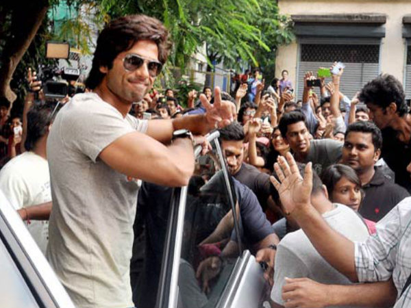 Shahid Surrounded By His Fans
