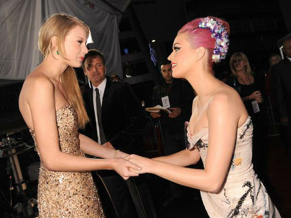 Katy Perry Takes Advantage, Disses Taylor Swift After Nicki Minaj's Twitter Feud