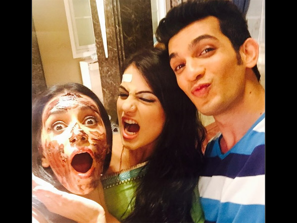 Arjun Bijlani Having Fun With Radhika During Smriti’s Birthday Celebration