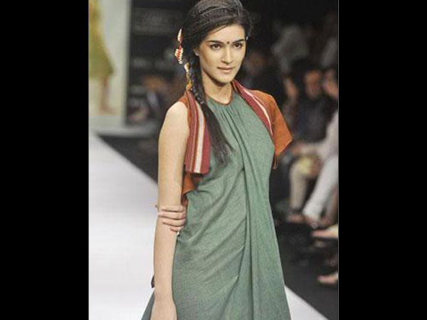  Kriti Sanon At The Fashion Show
