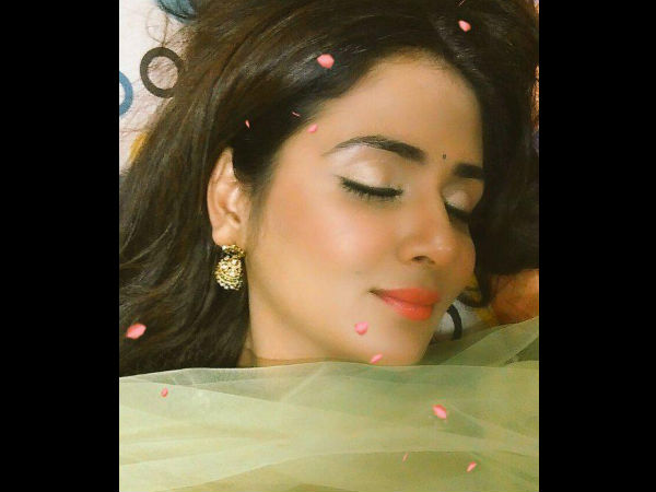 Parul Yadav ‏@TheParulYadav 