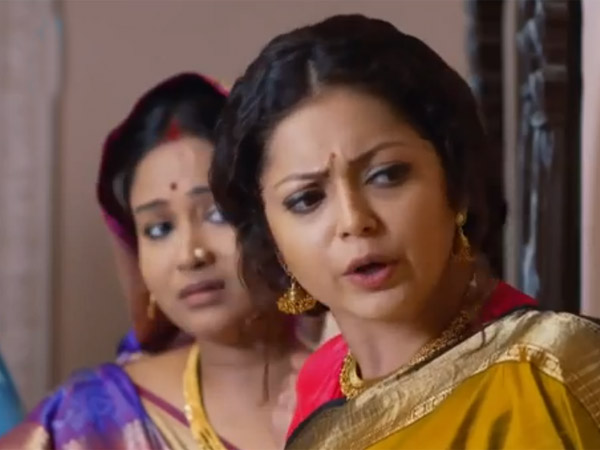 Gayatri Defends Family