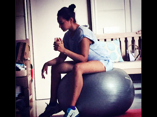 Sonakshi Taking Selfie 