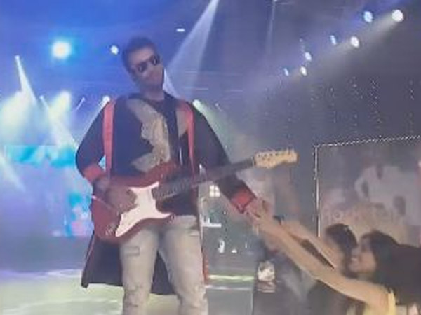 Abhi Gets Carried Away With The Song!