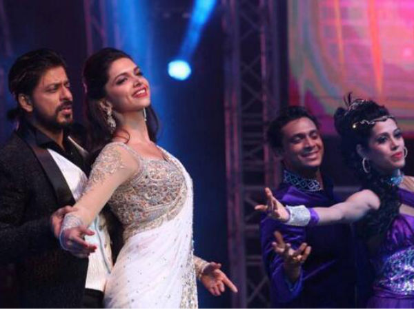 Shahrukh's Iconic Step Shahrukh's Iconic Step