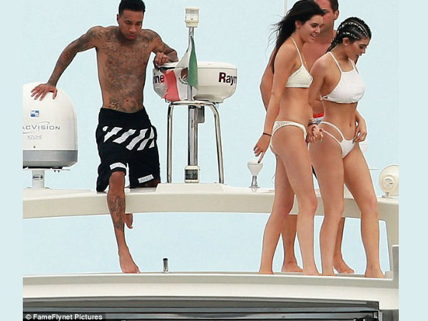 Kylie Jenner's 18th Birthday Party Continues In Bikini on Mexico Beach! Kylie Jenner's 18th Birthday Party Continues In Bikini on Mexico Beach!