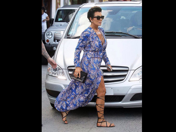 Kris, Kendall, Kourtney & Khloe Flaunt Legs While Kim Goes Simple For Shopping Kris, Kendall, Kourtney & Khloe Flaunt Legs While Kim Goes Simple For Shopping