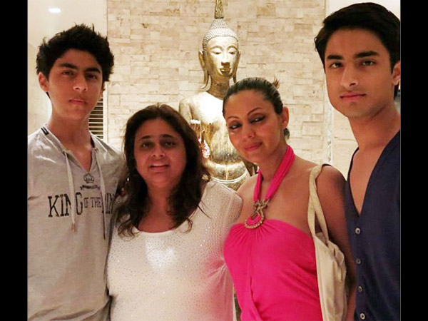 Aryan-Gauri With Friends