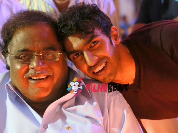 'Dodmane Huduga's Pose A Selfie With Mandyada Gandu Ambareesh! 