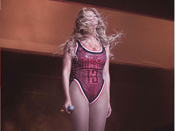 Beyonce Stuns In Red Bodysuit At Jay Z’s Made in America Festival