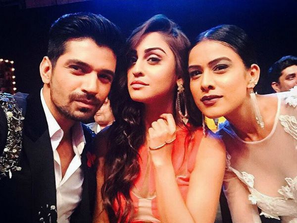 Vishal With Two Hotties...