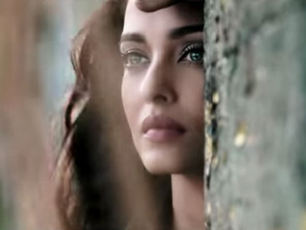 All eyes On Jazbaa
