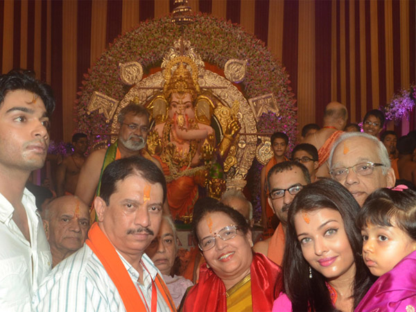 Aish At GSB Pandal