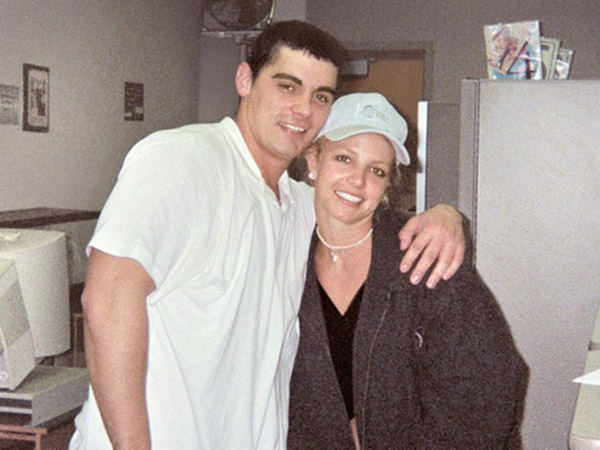 Britney Spears and Jason Alexander – 55 Hours