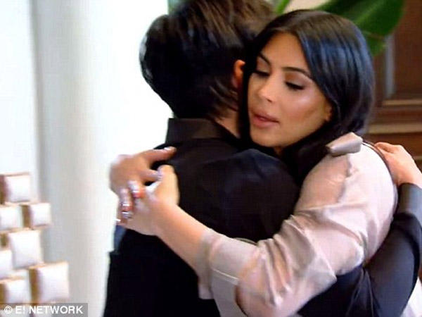 KUWTK: Kris' Sex Life, Kourtney Cries After Scott's Cheating Scandal, Kim Pissed With Khloe