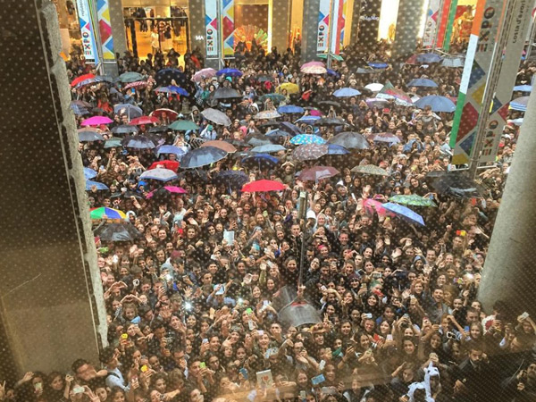 Cara Delevingne Rants At Paparazzi On Twitter