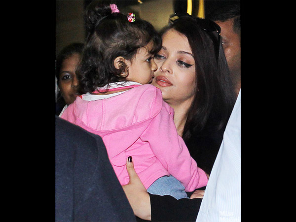 Aaradhya With Mom Aaradhya With Mom