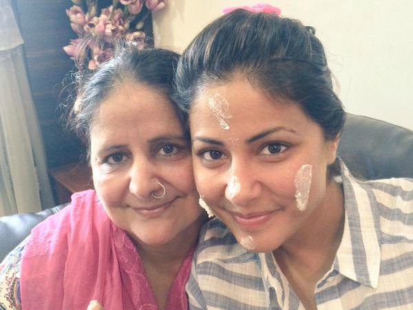 Hina Khan With Mom