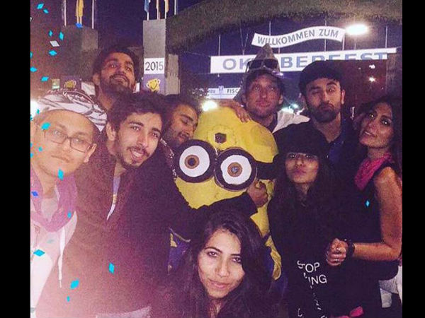 Minion Hugs Minion Hugs