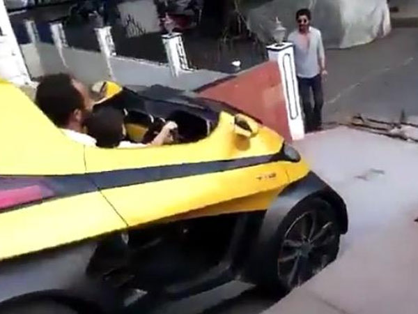 Shahrukh Watching AbRam