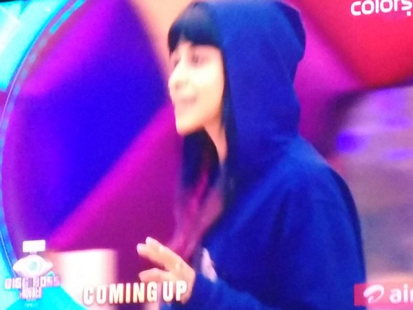 Kishwer End Up Calling Mandana Crack!