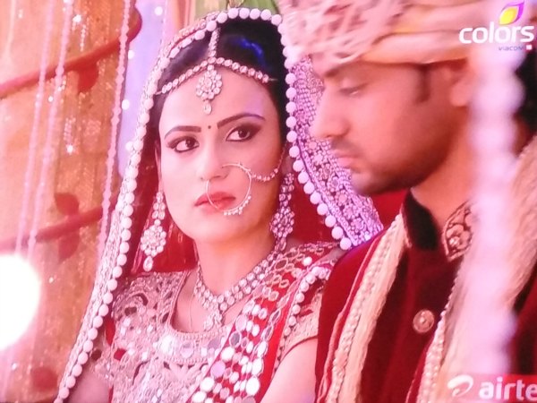 Milan Embarrass Ishaani Milan Embarrass Ishaani