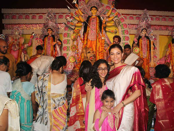 Sushmita With Daughters