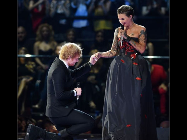 Justin Wins 5 Awards At MTV EMAs!