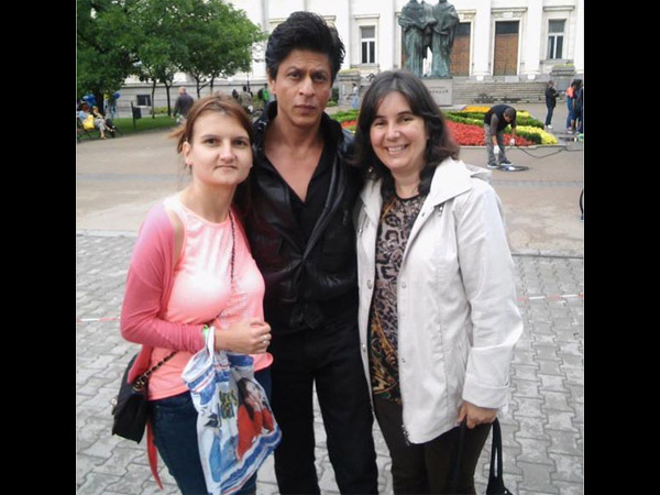 SRK With Fans