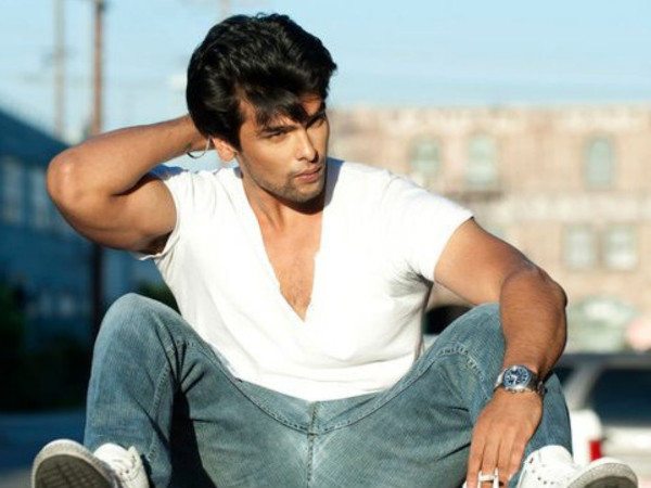 Kushal-Ameesha Twitter War