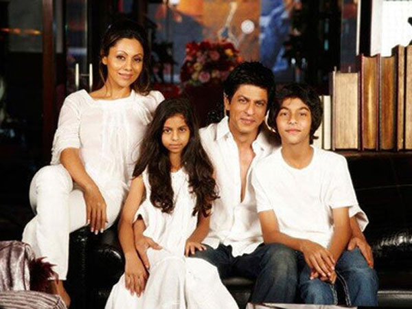SRK's Kids Aryan, Suhana, AbRam Gifted Him This On B'Day SRK's Kids Aryan, Suhana, AbRam Gifted Him This On B'Day