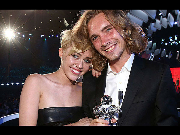 Whoa! Miley Cyrus Licks $50000 Piano For Charity!