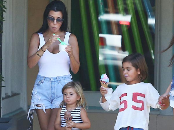 Whao! Scott Disick Slept With Khloe & Kylie?