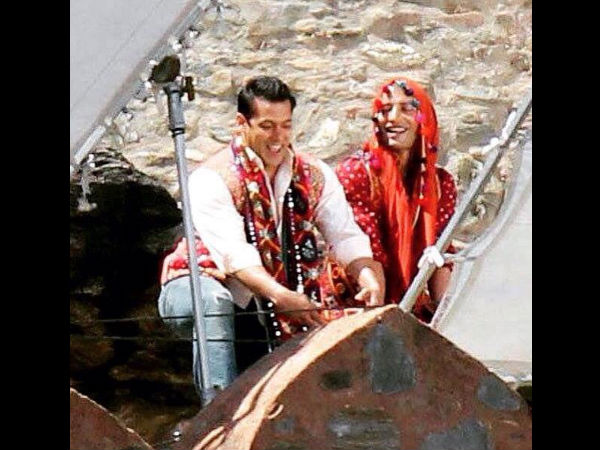 Pinkesh ‏@UngliKhor