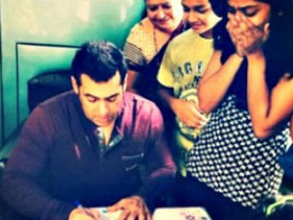 Girls Going Crazy Over His Autograph Girls Going Crazy Over His Autograph