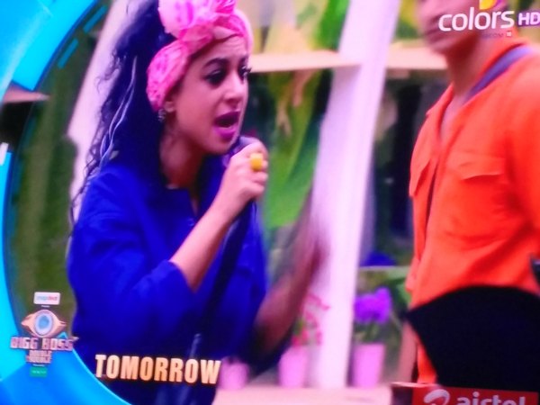 Priya Calls Kanwaljeet, A Pig!