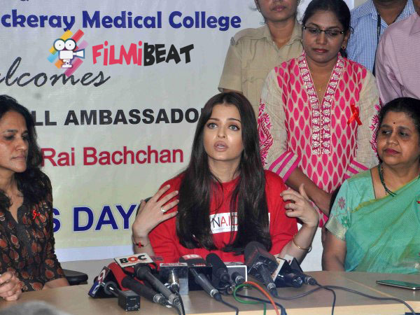 Aishwarya Talking To The Media Aishwarya Talking To The Media
