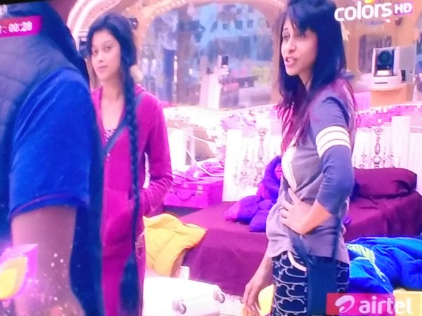 Digangana Invisible In The House!