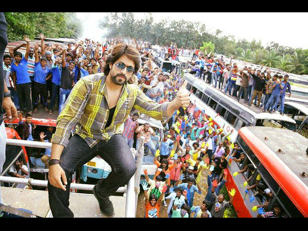 Yash With 1000 Junior Artists 