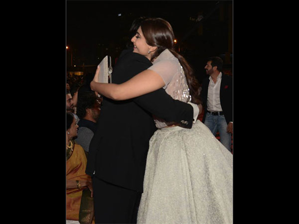 Sonam Hugs Big B