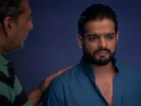 Raman Cries Seeing Ishita In Pain Raman Cries Seeing Ishita In Pain