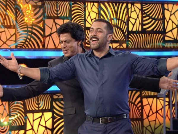 SRK-Salman Play Games; Relive Their Childhood Days!