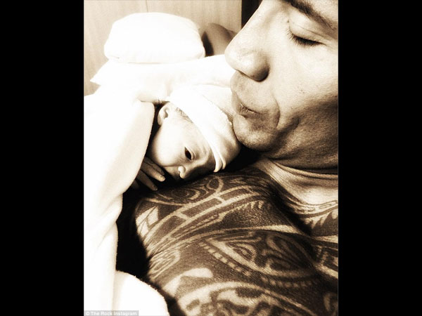 Dwayne Johnson Shares A Picture Of His Newborn Daughter! Dwayne Johnson Shares A Picture Of His Newborn Daughter!