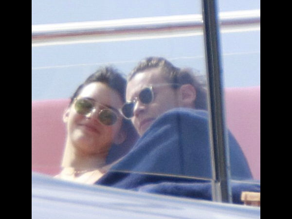 Kendall Jenner & Harry Styles Dating Again? Duo Share A Kiss On New Year's Eve! 