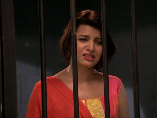 Sarika Threatens Bhalla Family Sarika Threatens Bhalla Family