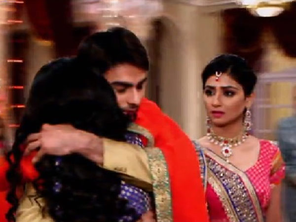 Swara Hugs Sanskar; Kavita Shocked!