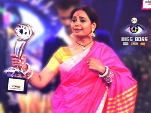 Shruthi Bags The Trophy 