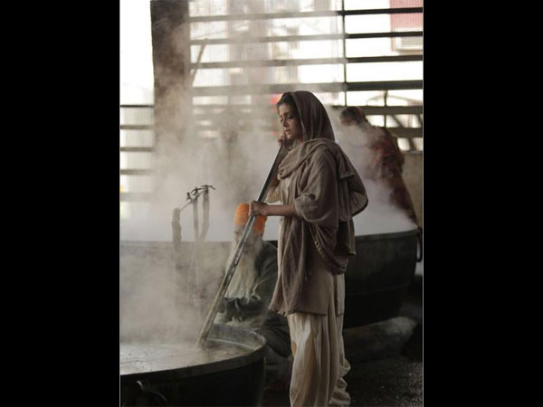 aishwarya rai bachchan washed dishes cleaned floors and cooked at golden temple aishwarya rai bachchan washed dishes cleaned floors and cooked at golden temple